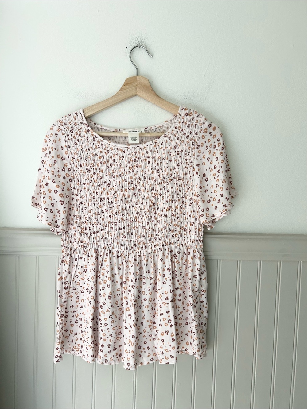 Urban Romantics Blush Floral Smocked Peplum Top Short Sleeve Size Medium